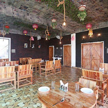 Oyo 10104 Radhika Resort كوتا المظهر الخارجي الصورة