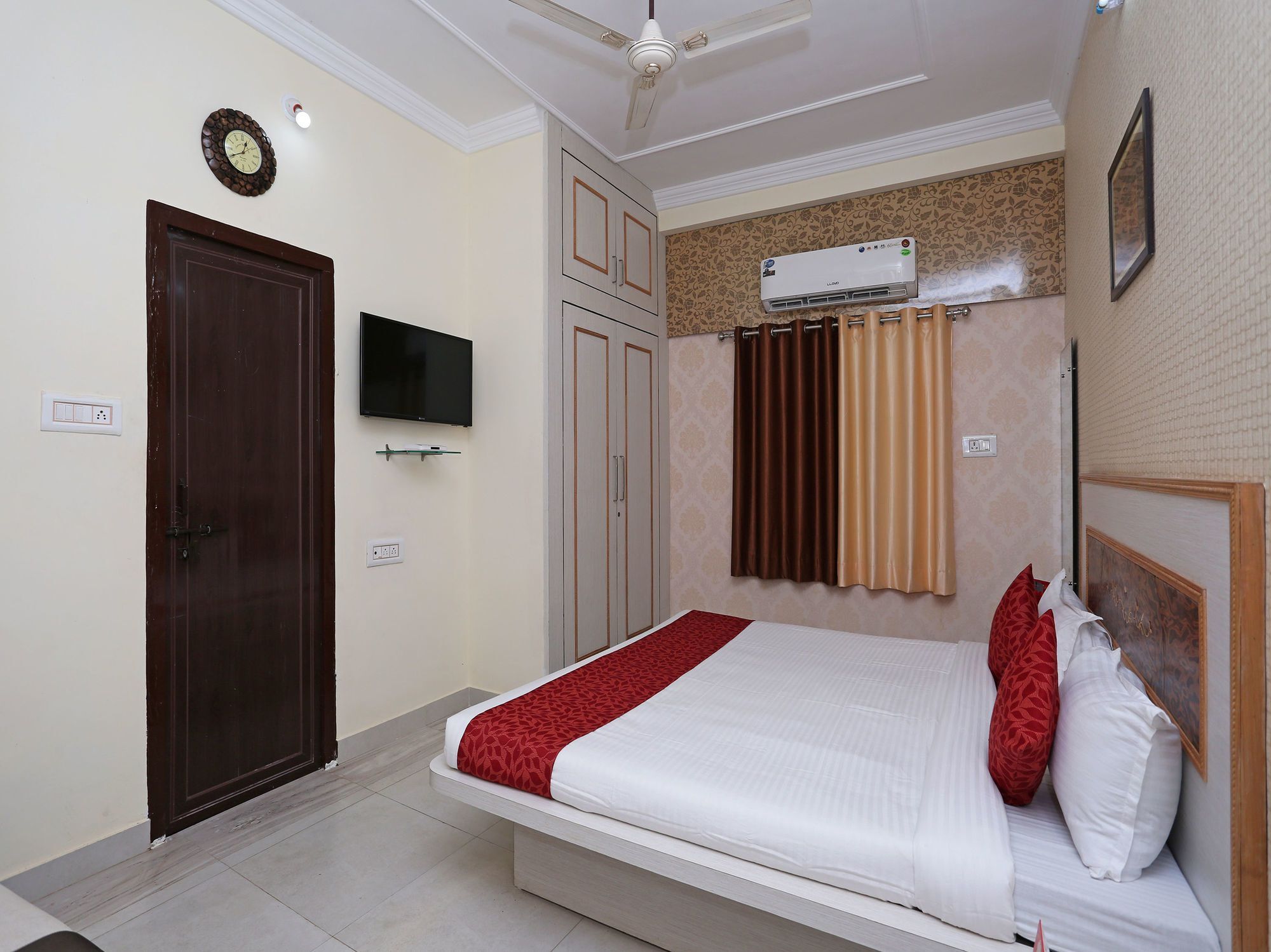 Oyo 10104 Radhika Resort كوتا المظهر الخارجي الصورة