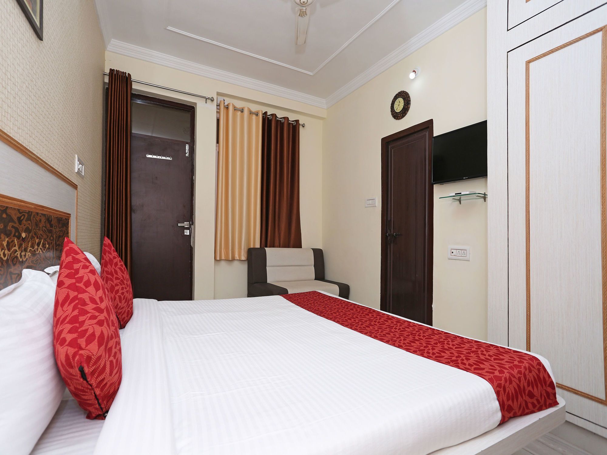 Oyo 10104 Radhika Resort كوتا المظهر الخارجي الصورة