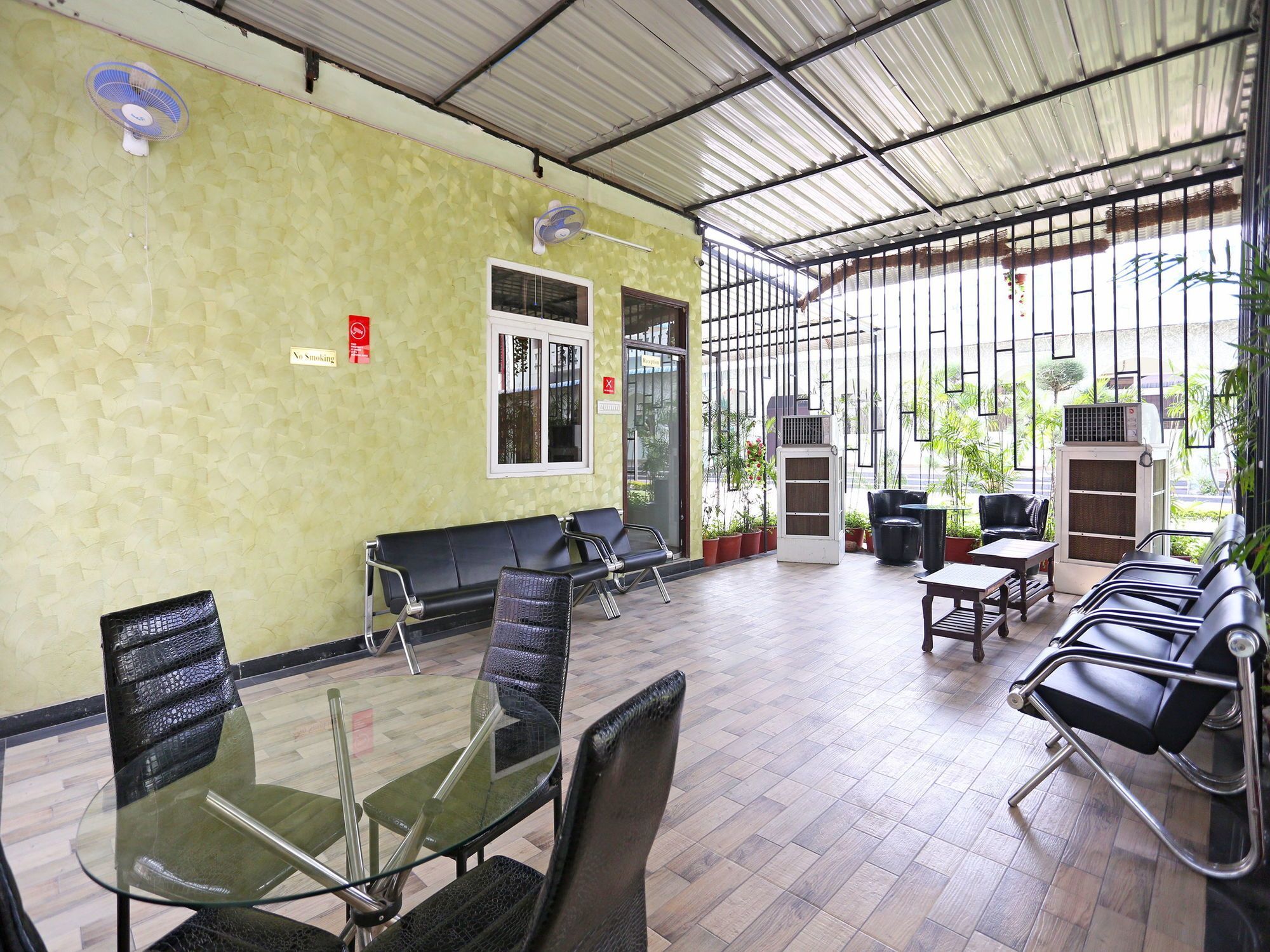 Oyo 10104 Radhika Resort كوتا المظهر الخارجي الصورة